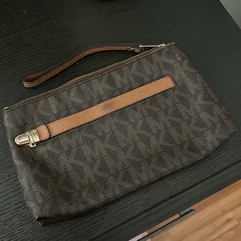 Pre-owned  Michael Kors wristlet.
